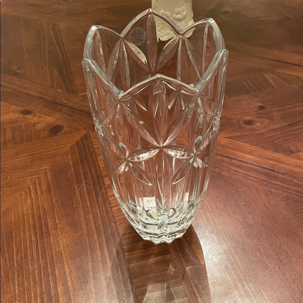 Lenox Clear Crystal Vase with Shooting Star Design. (New)